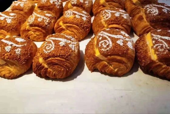 Soffio rivedibile del croissant della macchina di Sheeter della pasta di pasticceria che rende a stile europeo 0.75kw resistente