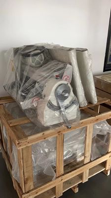 Operazione semplice della pasta di Sheeter della macchina di velocità doppia della pasticceria del laminatore del motore rivedibile da tavolo della macchina 0.55kw